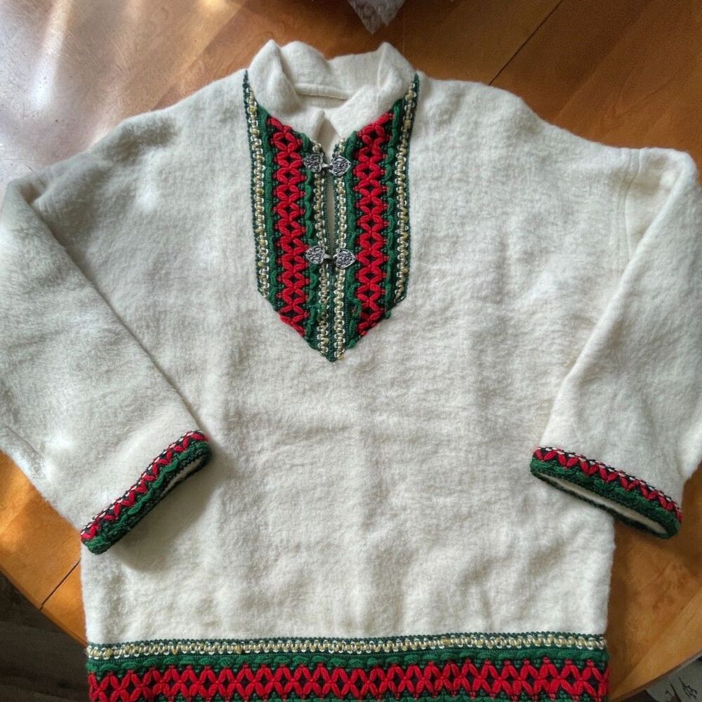 Vintage ‘80s Nordstrikk Norway Sweater Norwegian Wool Embroidered Metal Clasps-M
